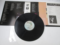 Load image into Gallery viewer, Queen A Day At The Races elektra P-6554E with OBI Japan LP Vinyl
