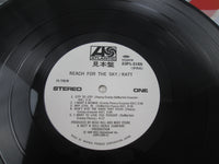 Load image into Gallery viewer, RATT REACH FOR THE SKY Promo 23P1-2165 with OBI Japan LP Vinyl

