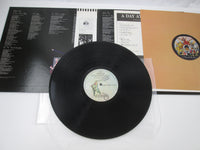Load image into Gallery viewer, QUEEN A DAY AT THE RACES ELEKTRA P-10300E with OBI Japan LP Vinyl
