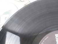 Load image into Gallery viewer, Wishbone Ash Locked In MCA Records MCA-6093 with OBI Japan LP Vinyl
